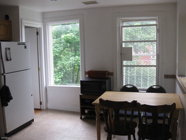 Foto del edificio - 227 Heath St