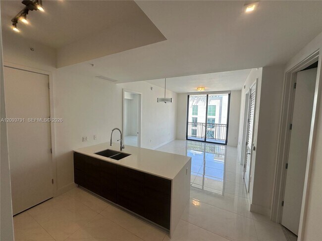 Foto del edificio - 301 Altara Ave