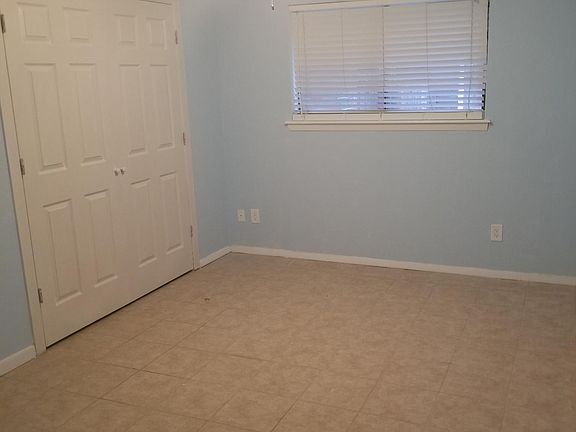 Building Photo - 112 E Ulex Ave
