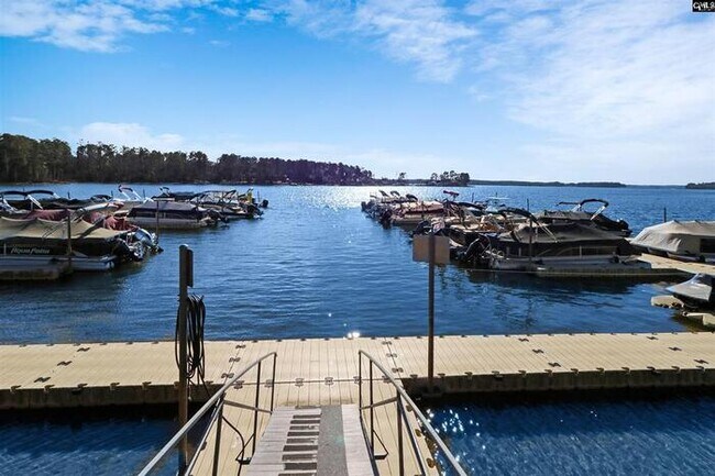 Foto del edificio - Deeded Boat Slip Comes with Home in Gated ...