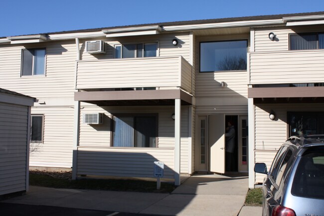 Building Photo - 2114 Valleyhigh Dr NW