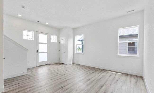 Foto del edificio - 5081 McKinnon Ct
