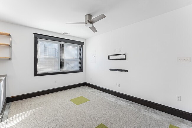 Building Photo - 819 Glenbrook Ave