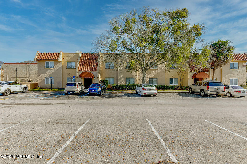 Foto principal - 6561 Mission Ct