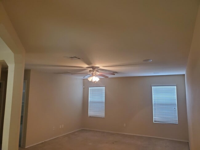 Building Photo - 109 S Creek Bend Dr