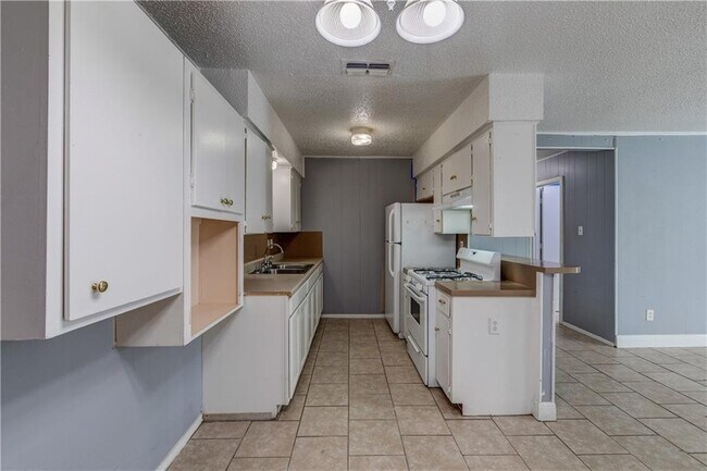 Foto del edificio - 1006 Fiesta St