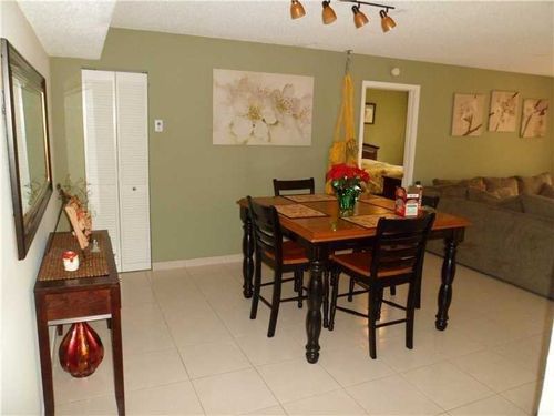 Foto del edificio - 12069 Royal Palm Blvd