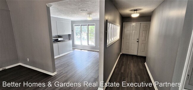 Foto del edificio - 3 br, 2 bath House - 3549 Woodlake Rd.