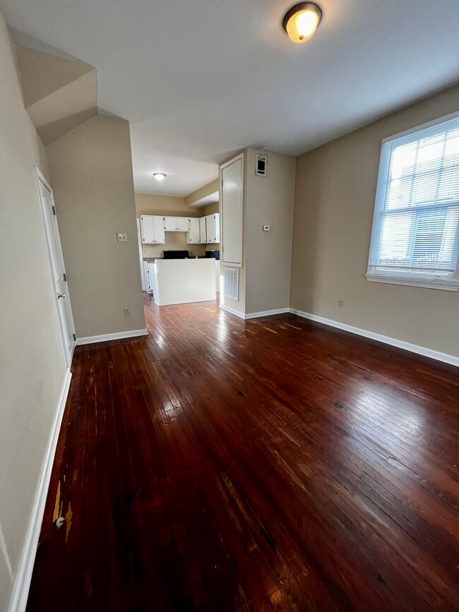 Building Photo - 2671 Gladiolus St