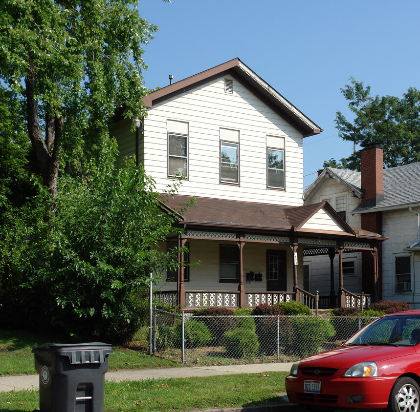 Building Photo - 1227 N Superior St