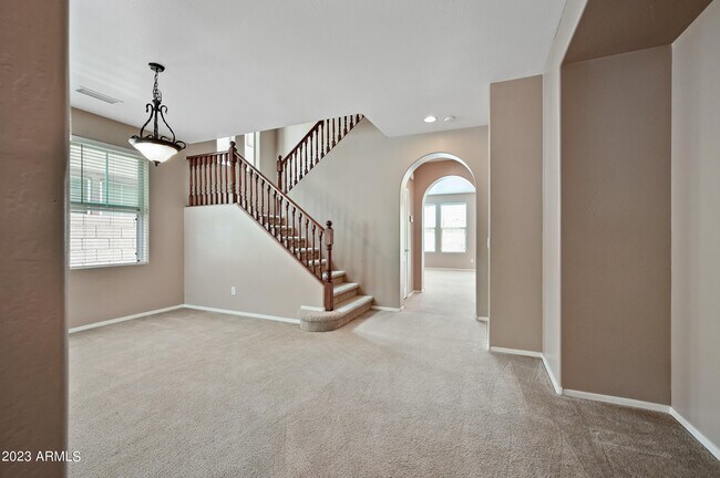 Foto del edificio - 1165 E Gail Dr