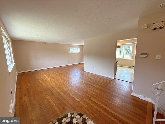 Building Photo - 7104 Adelphi Rd