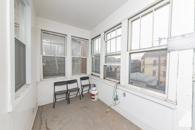 Building Photo - 3257 N Southport Ave