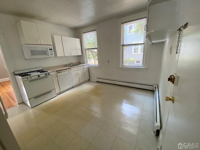 Building Photo - 427 Benner St