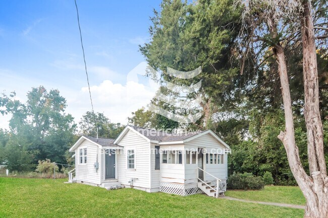 Building Photo - 6910 Forrest Rd