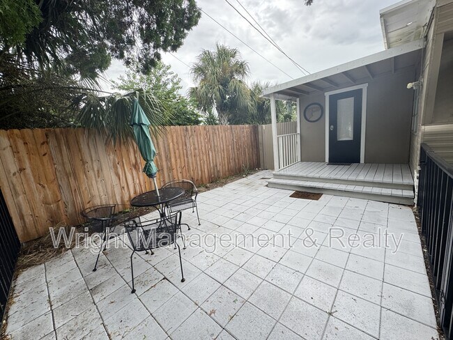 Foto del edificio - 14915 Old Dixie Hwy
