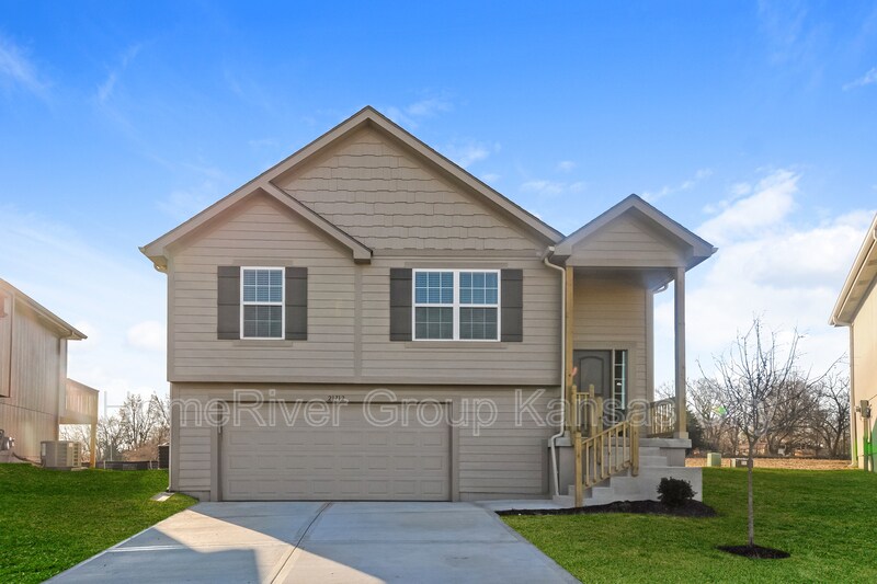 21712 North Ridge, Peculiar, MO 64078 House Rental in Peculiar, MO