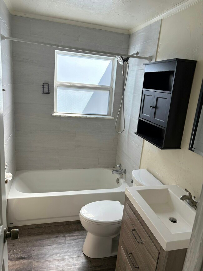 Foto del edificio - 1304 E Lincoln Ave