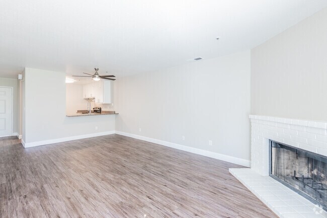 2HAB, 2BA - REMODELADA DE - Laurel Creek