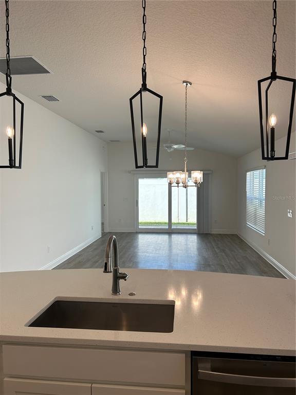 Building Photo - 6986 Elaine Ct