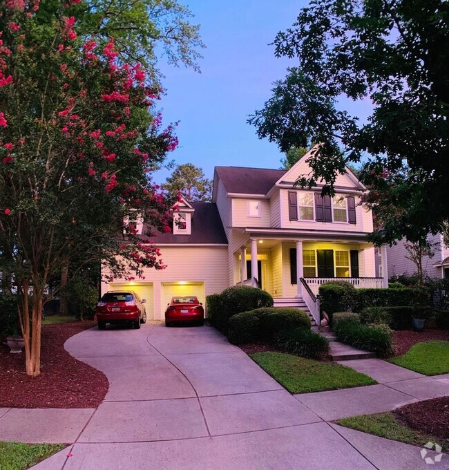 Building Photo - 4017 Crown Pointe St