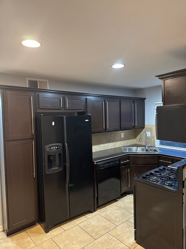 Cocina - 3318 S Quincy Ave