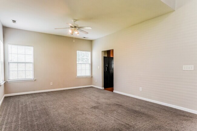 Foto del edificio - 4001 Laurel Glen Dr