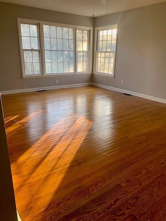 Foto principal - 3 Bedroom 1.5 Bathroom Single Family Home ...