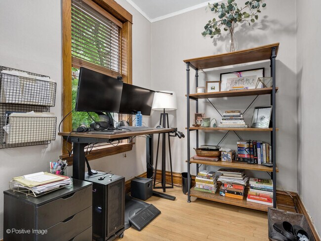 Foto del edificio - 2704 N Sacramento Ave
