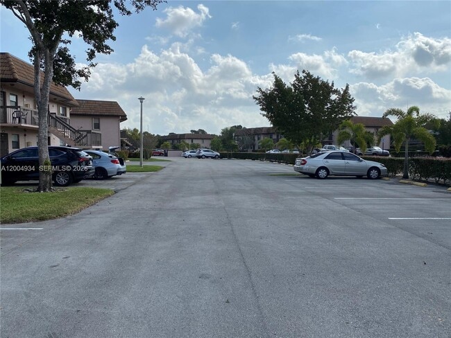 Foto del edificio - 10633 NW 10th St