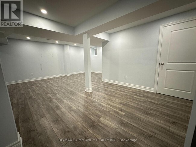 Building Photo - 941 Greenhill Ave