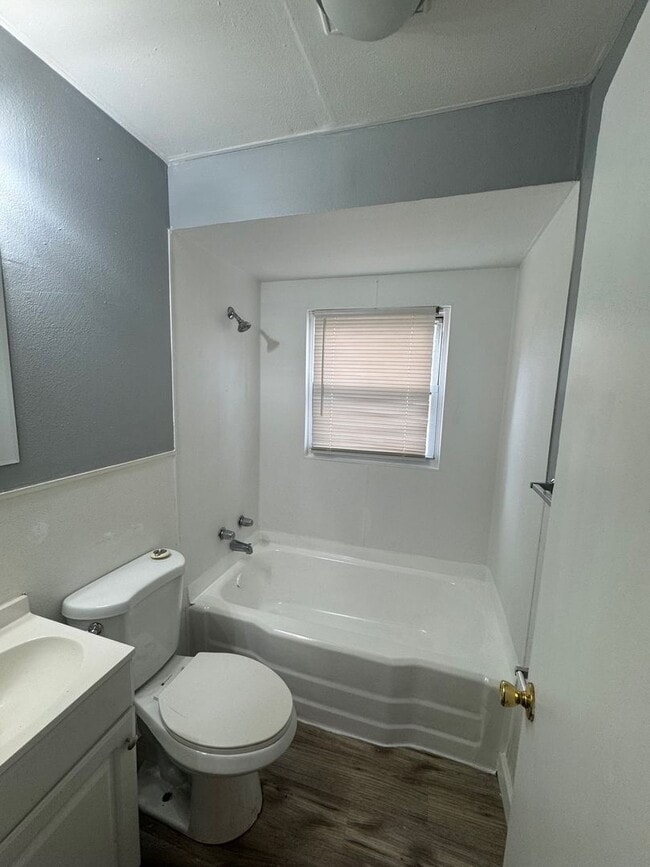 Foto del edificio - 6156 Jackson Ave