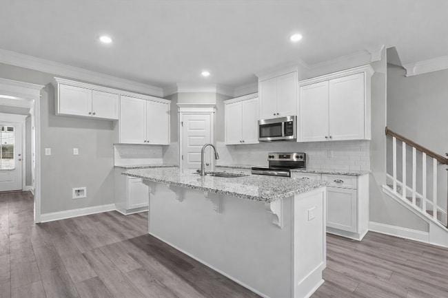 Building Photo - 1080 Linsmore Ave