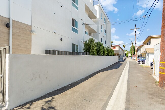 Foto del edificio - 1450 S Barrington Ave