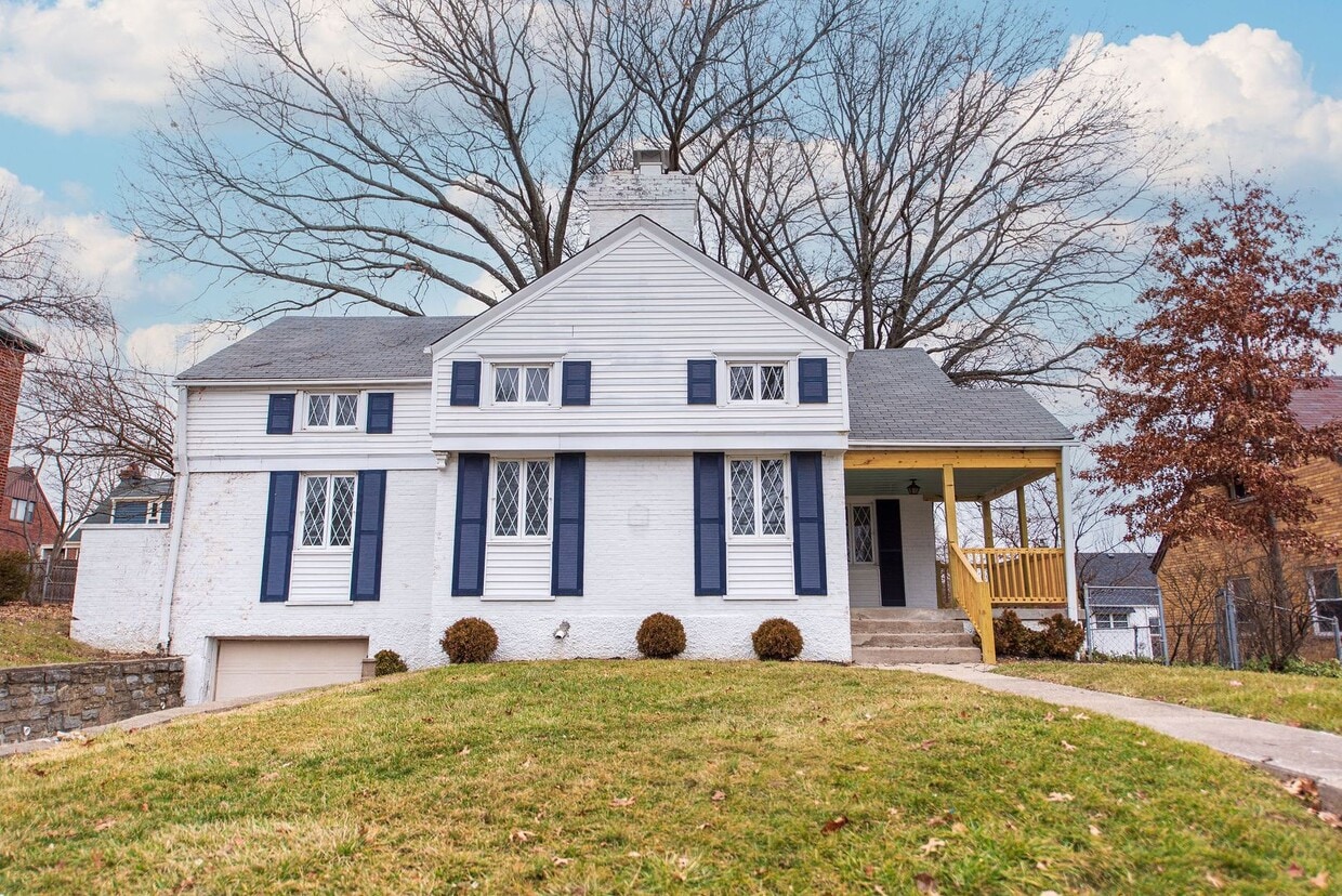 Foto principal - WESTWOOD - Freshly updated 4 bed 2.5 bath home