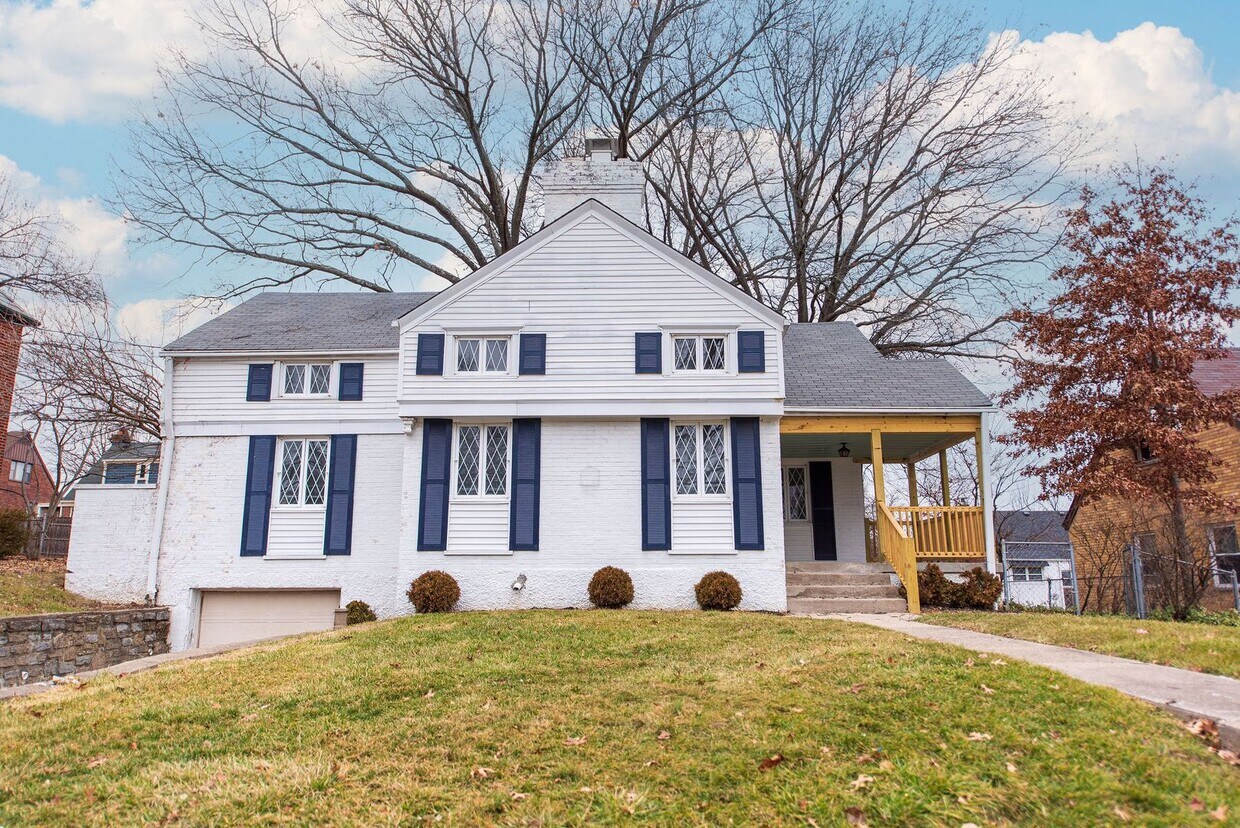 Primary Photo - WESTWOOD - Freshly updated 4 bed 2.5 bath home