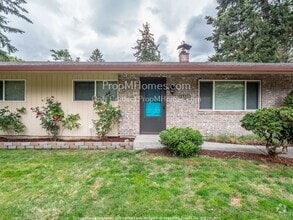 Building Photo - 13325 SE Waldron Dr
