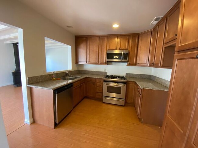 Building Photo - 13123 Silverbow Ave