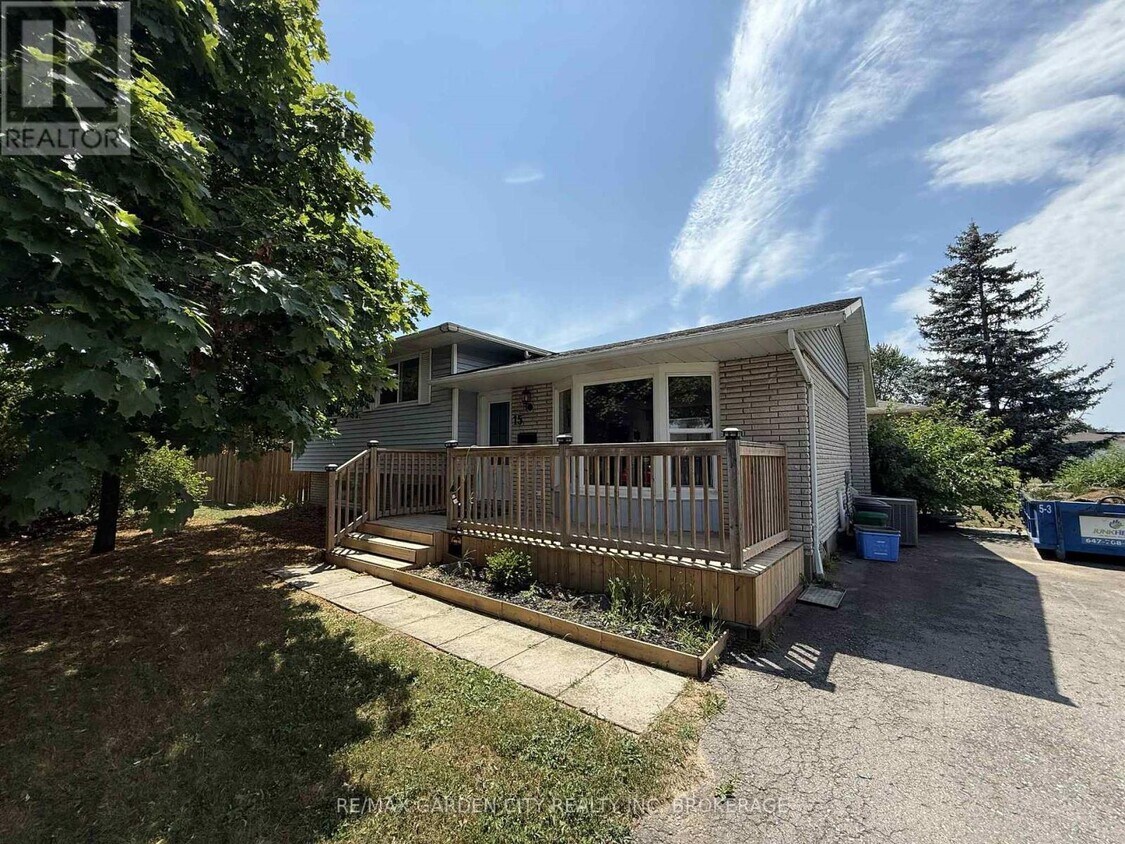 Photo principale - 15-15 Ancaster Blvd