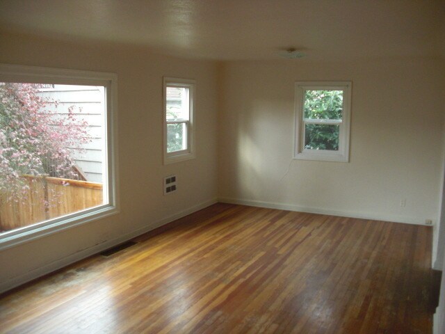 Foto del edificio - 1 Bedroom Duplex in Southwest Eugene