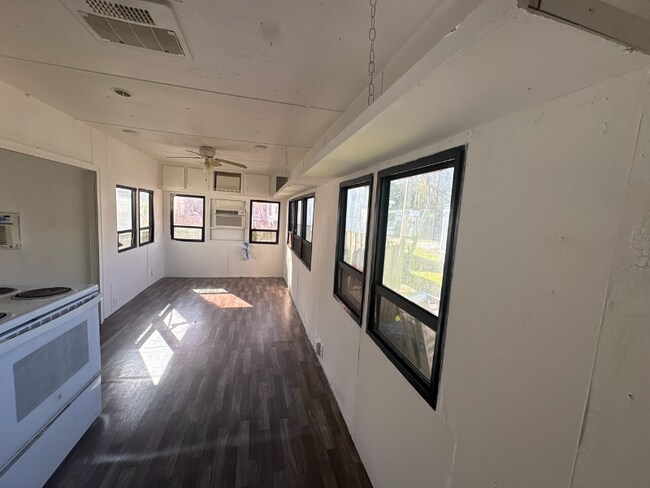 Foto del edificio - 4115 Aurora Rd