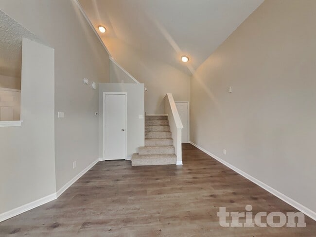 Building Photo - 4518 Redcliff S Ln