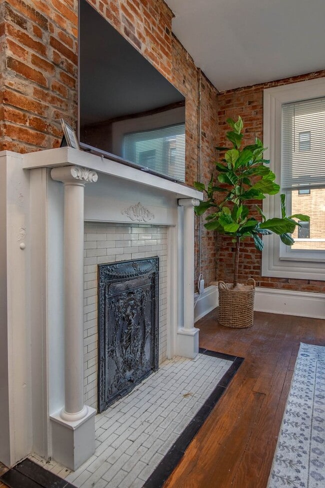 Building Photo - Charming Duplex in Dogtown
