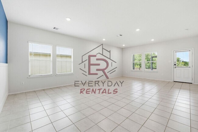 Building Photo - 4 bedroom 3 bath
