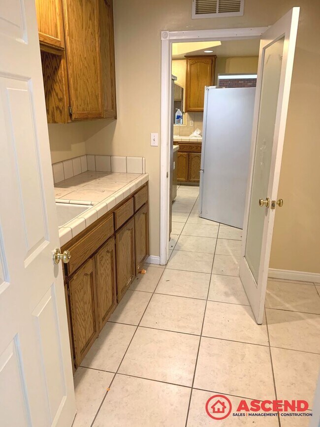Building Photo - 4506 Cherryrock Ave