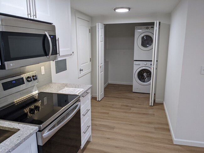 Laundry/storage closet - 4406 34th Ave S