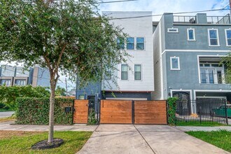 Building Photo - 2424 Hadley St