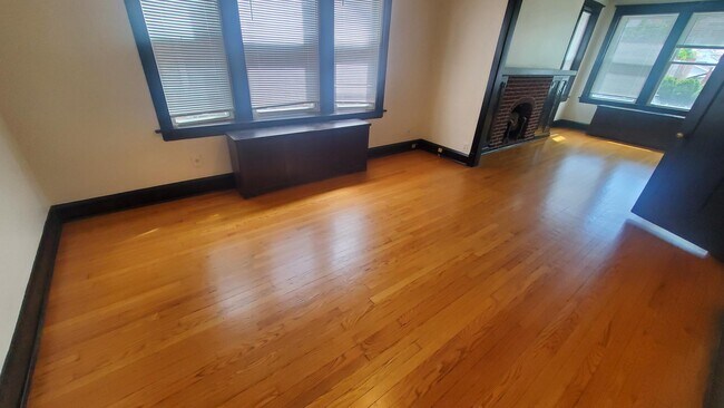 Foto del edificio - 4928 W Barry Ave