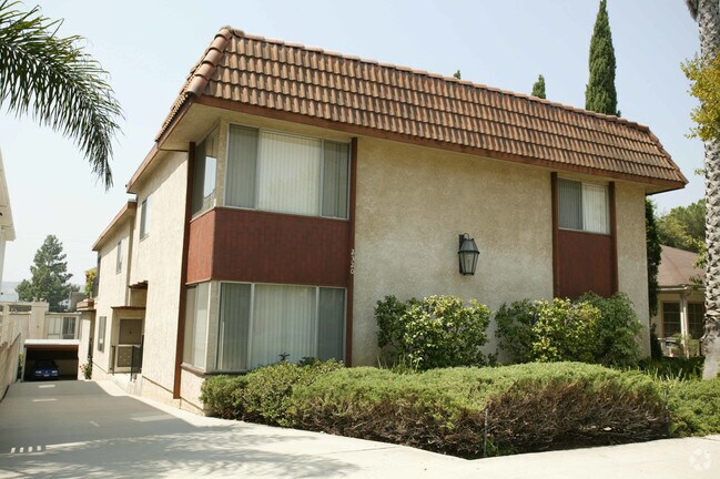 Foto del edificio - 2320 Montrose Ave