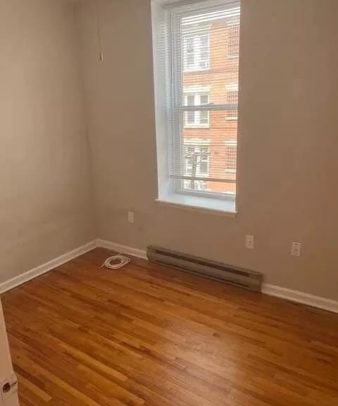Building Photo - 533 Monroe St